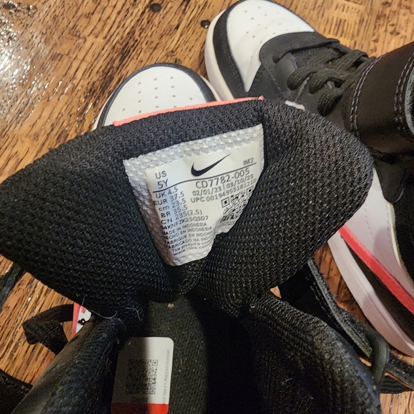 Nike Black and Pink High-Tops - Picture 4 of 5